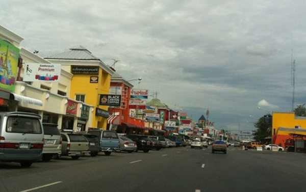 ECOCAR-Motorway-No.7-from-Bangkok-to-Pattaya-by-Car-Rental-Pattaya_PTT_Service_area_Bang_Pakong